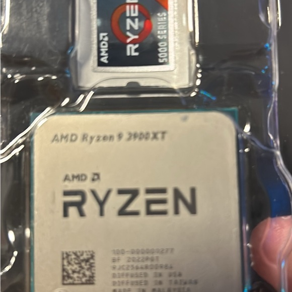 AMD Ryzen 9 3900XT - lightly used - Picture 4 of 4